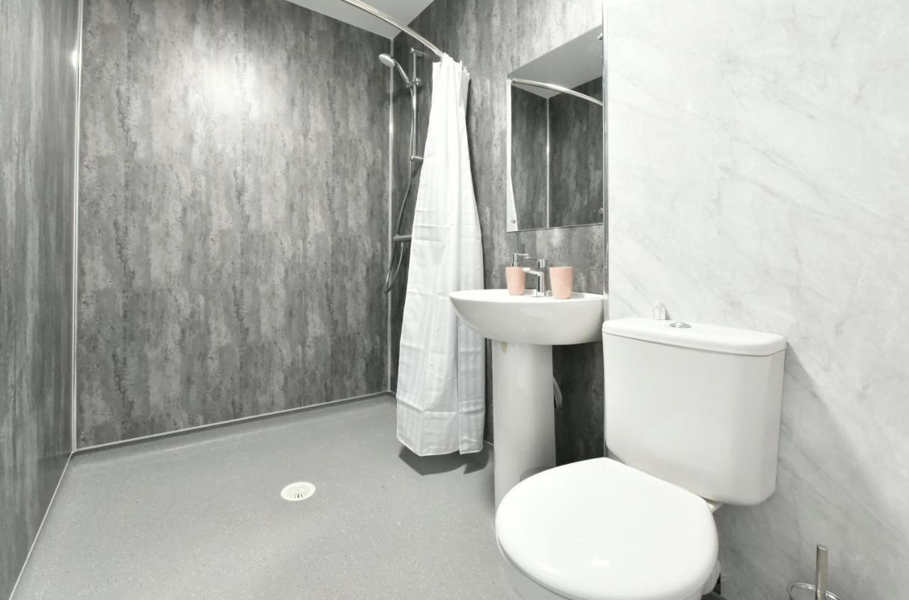 Aparthotel The Breath Taking Cube à Pontefract Extérieur photo